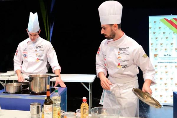 Los Hermanos Carcas cocinando para el premio de mejor cocinero de Aragón casa-pedro-zaragoza